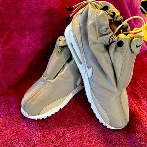 Never worn Nike air max